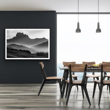 Load image into Gallery viewer, Castle Rock Coromandel Black & White