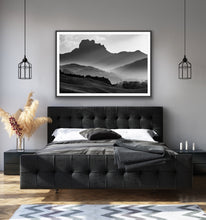 Load image into Gallery viewer, Castle Rock Coromandel Black & White