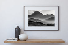 Load image into Gallery viewer, Castle Rock Coromandel Black & White