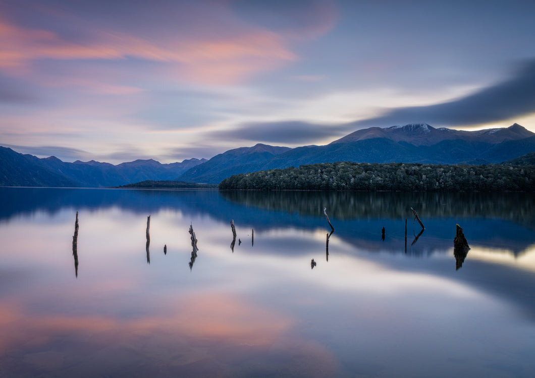 pink sunset colour lake monowai fiordland